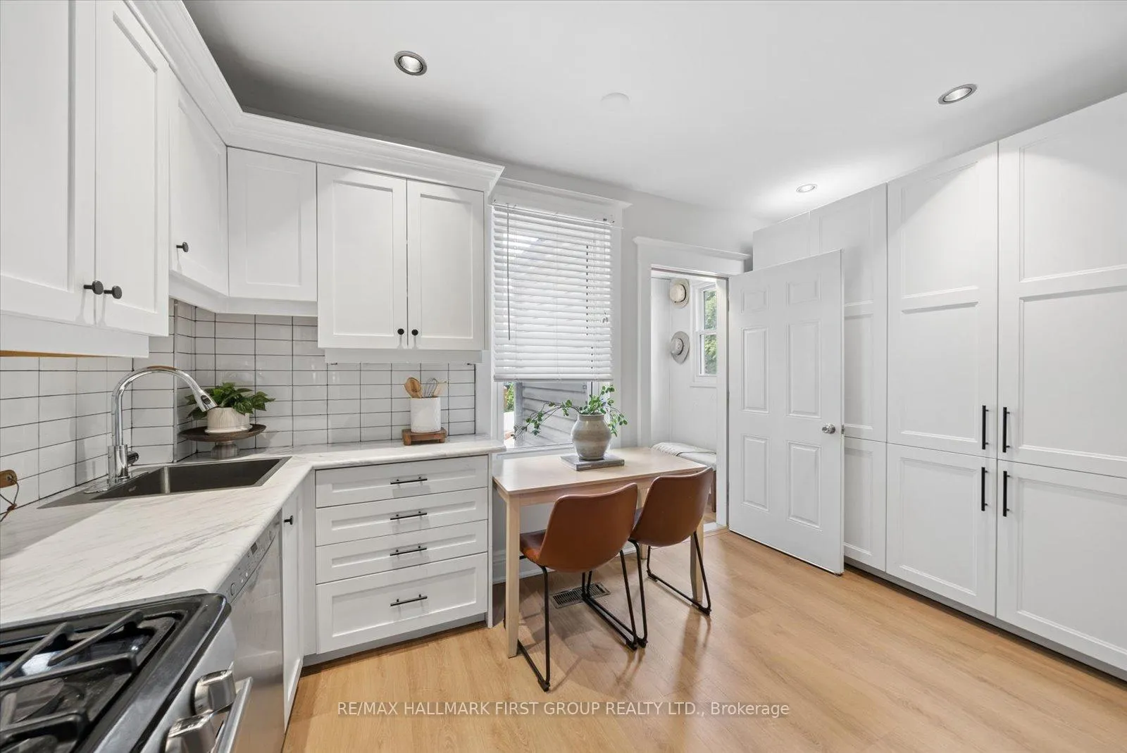 Photo 9 of 16 Cassels Avenue, Toronto, East End-Danforth — HOMEH