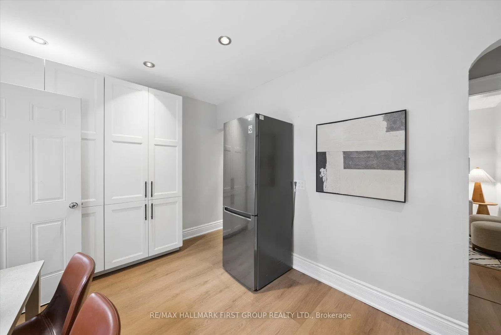 Photo 10 of 16 Cassels Avenue, Toronto, East End-Danforth — HOMEH