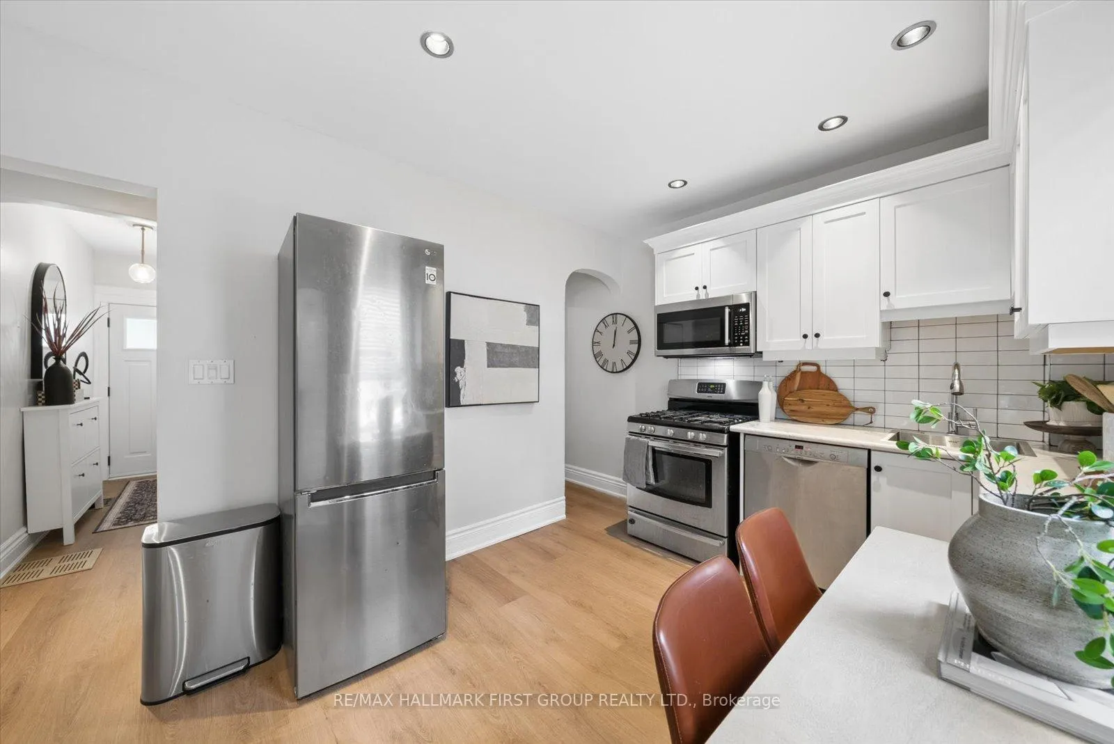 Photo 11 of 16 Cassels Avenue, Toronto, East End-Danforth — HOMEH