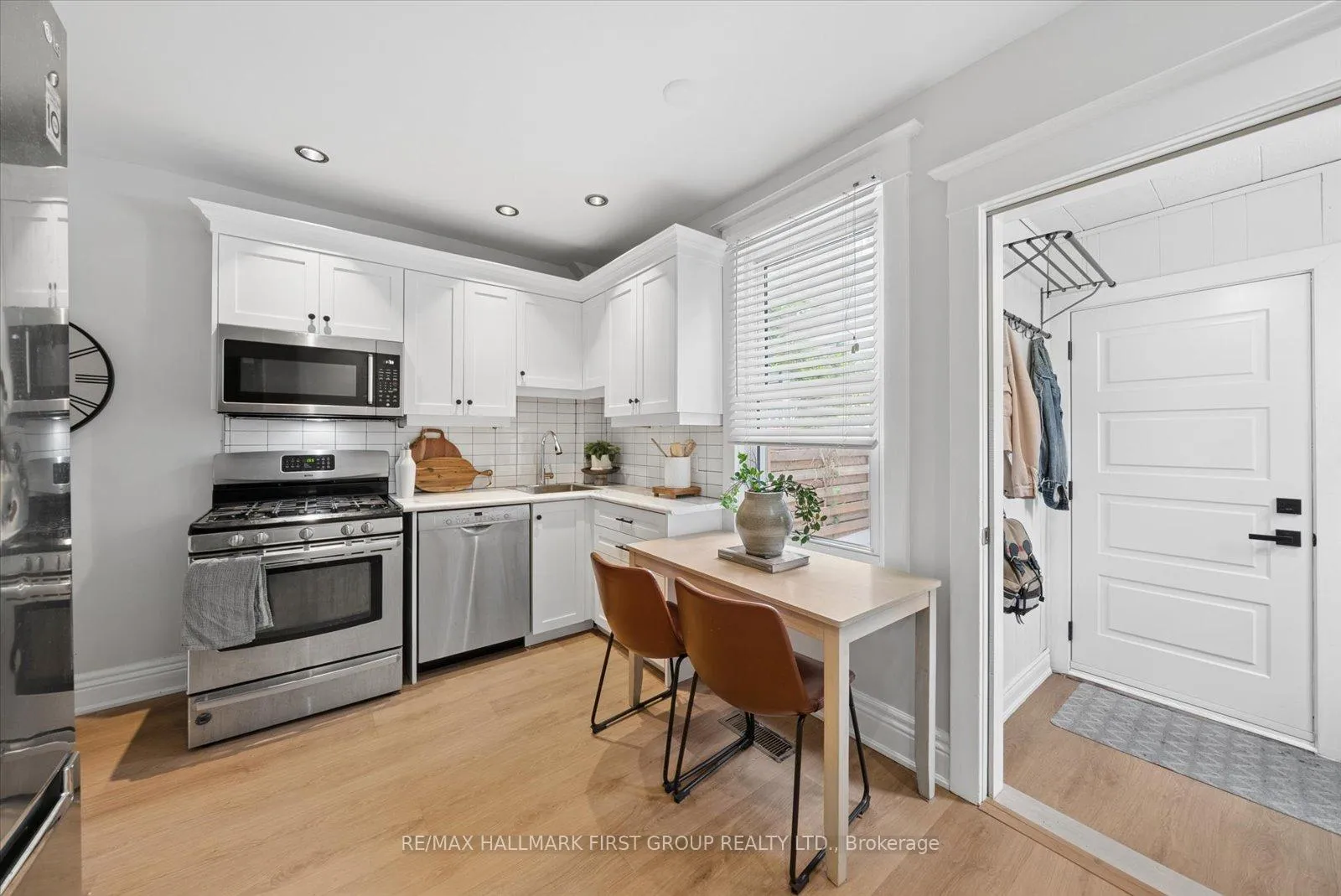 Photo 12 of 16 Cassels Avenue, Toronto, East End-Danforth — HOMEH