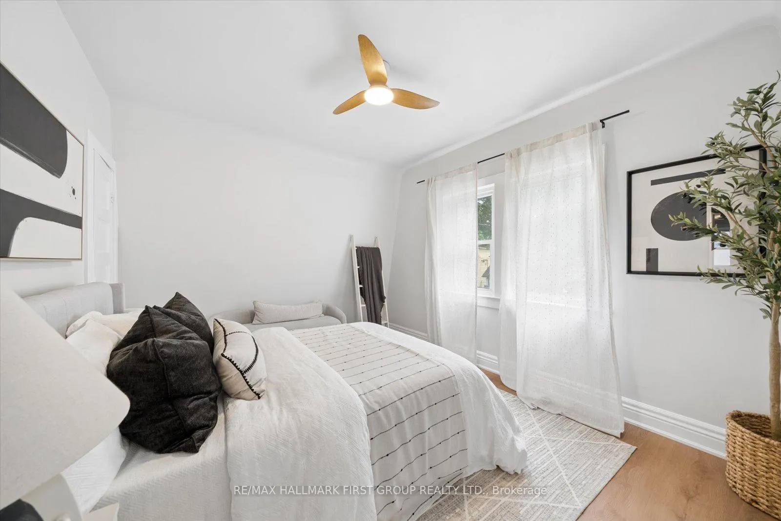 Photo 14 of 16 Cassels Avenue, Toronto, East End-Danforth — HOMEH