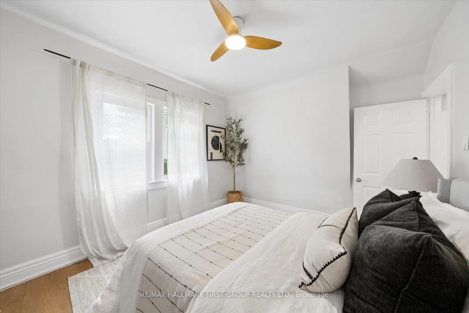 Photo 16 of 16 Cassels Avenue, Toronto, East End-Danforth — HOMEH