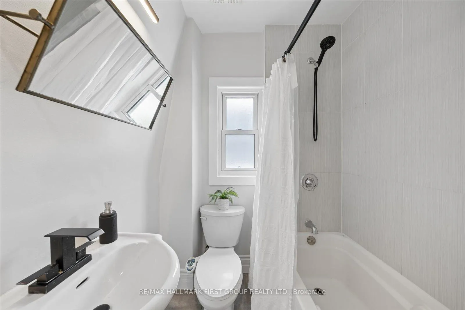 Photo 17 of 16 Cassels Avenue, Toronto, East End-Danforth — HOMEH