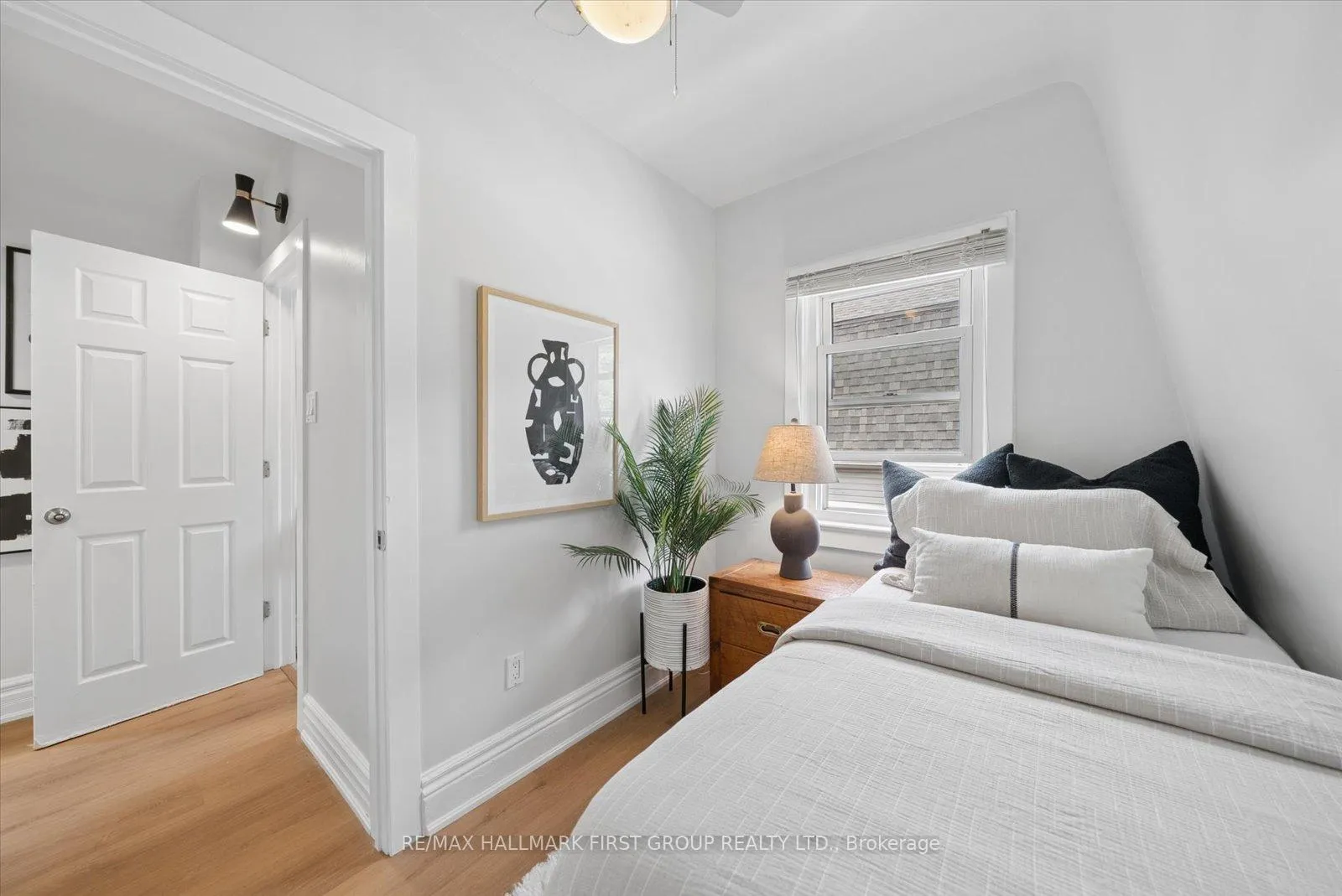 Photo 18 of 16 Cassels Avenue, Toronto, East End-Danforth — HOMEH