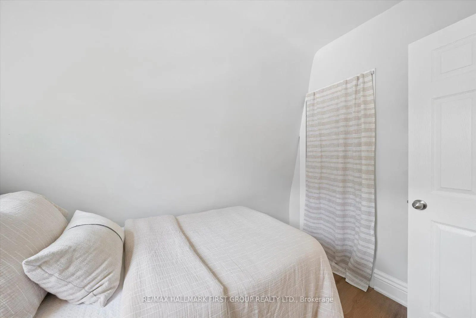 Photo 19 of 16 Cassels Avenue, Toronto, East End-Danforth — HOMEH