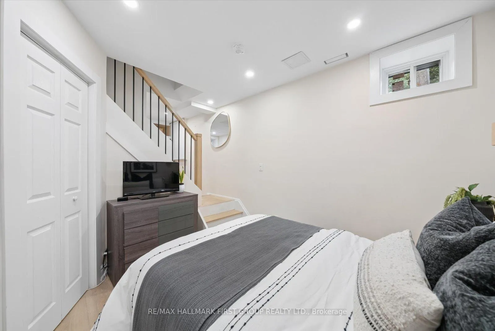 Photo 21 of 16 Cassels Avenue, Toronto, East End-Danforth — HOMEH