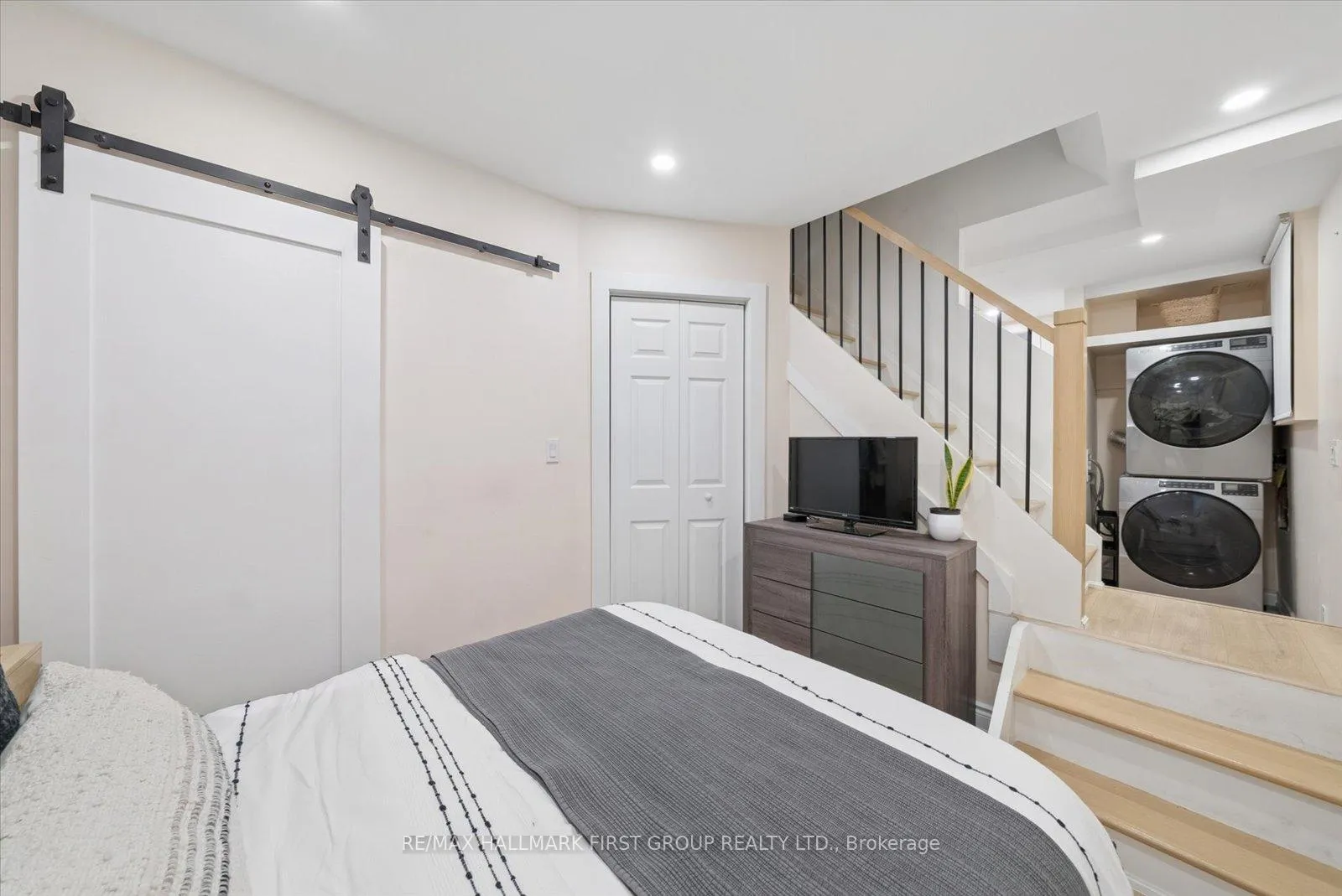 Photo 24 of 16 Cassels Avenue, Toronto, East End-Danforth — HOMEH
