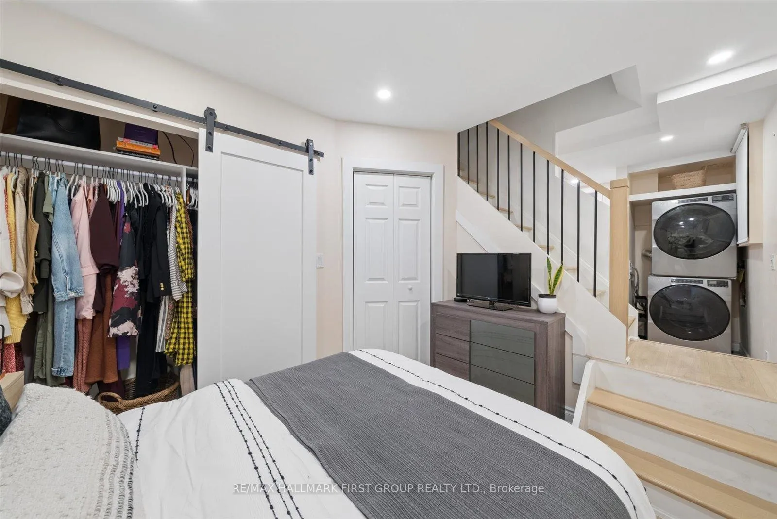 Photo 25 of 16 Cassels Avenue, Toronto, East End-Danforth — HOMEH