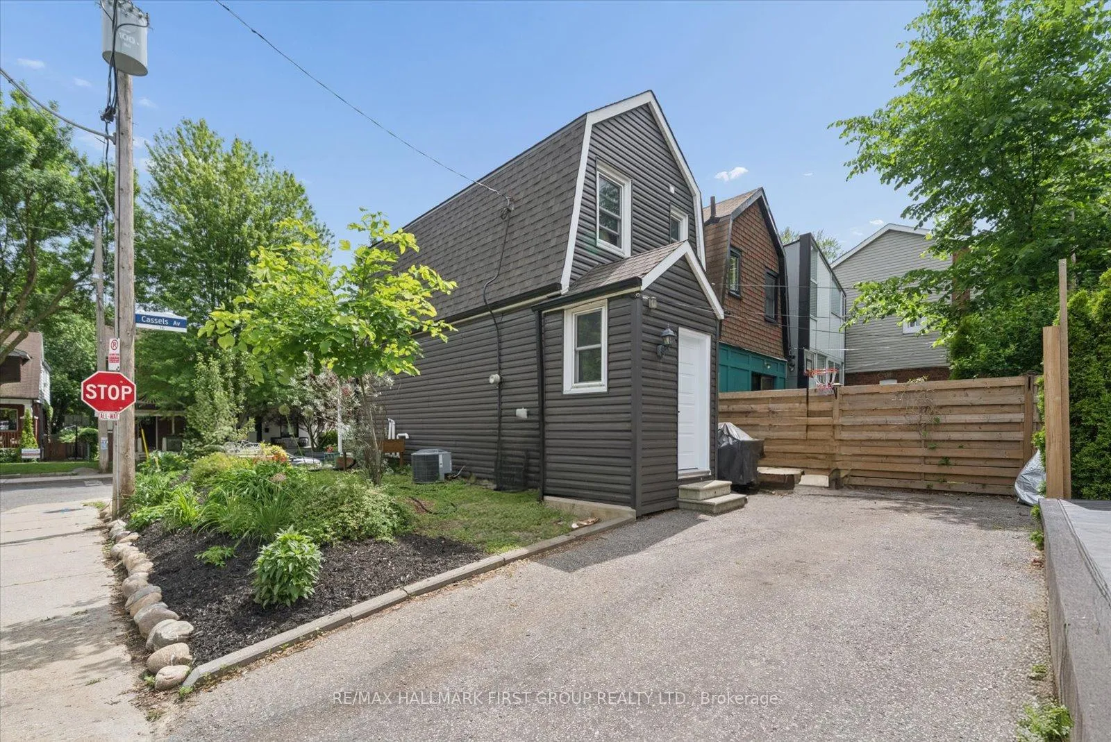 Photo 29 of 16 Cassels Avenue, Toronto, East End-Danforth — HOMEH