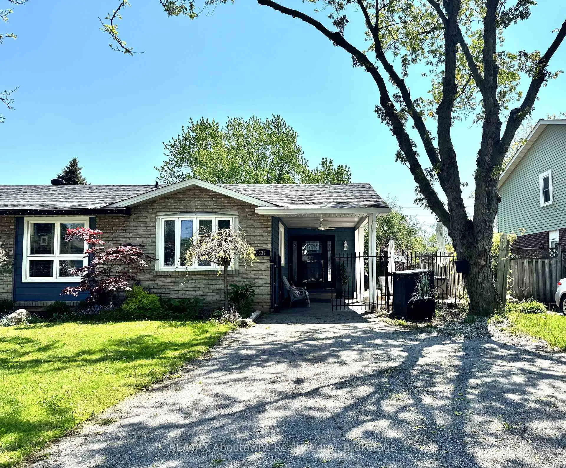 Photo 1 of 637 Lomond Crescent, Burlington, Shoreacres — HOMEH