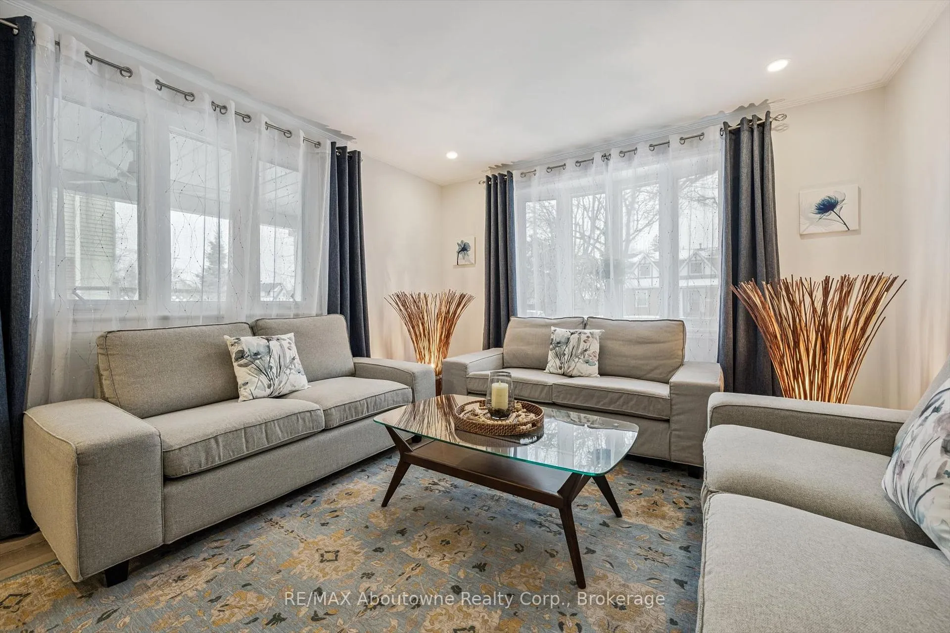 Photo 5 of 637 Lomond Crescent, Burlington, Shoreacres — HOMEH