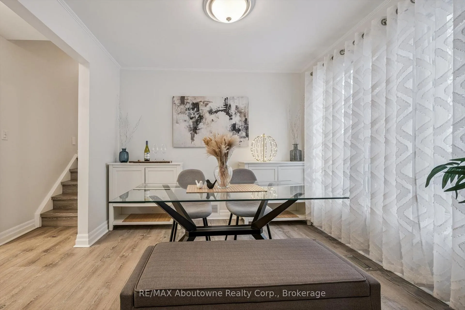 Photo 7 of 637 Lomond Crescent, Burlington, Shoreacres — HOMEH