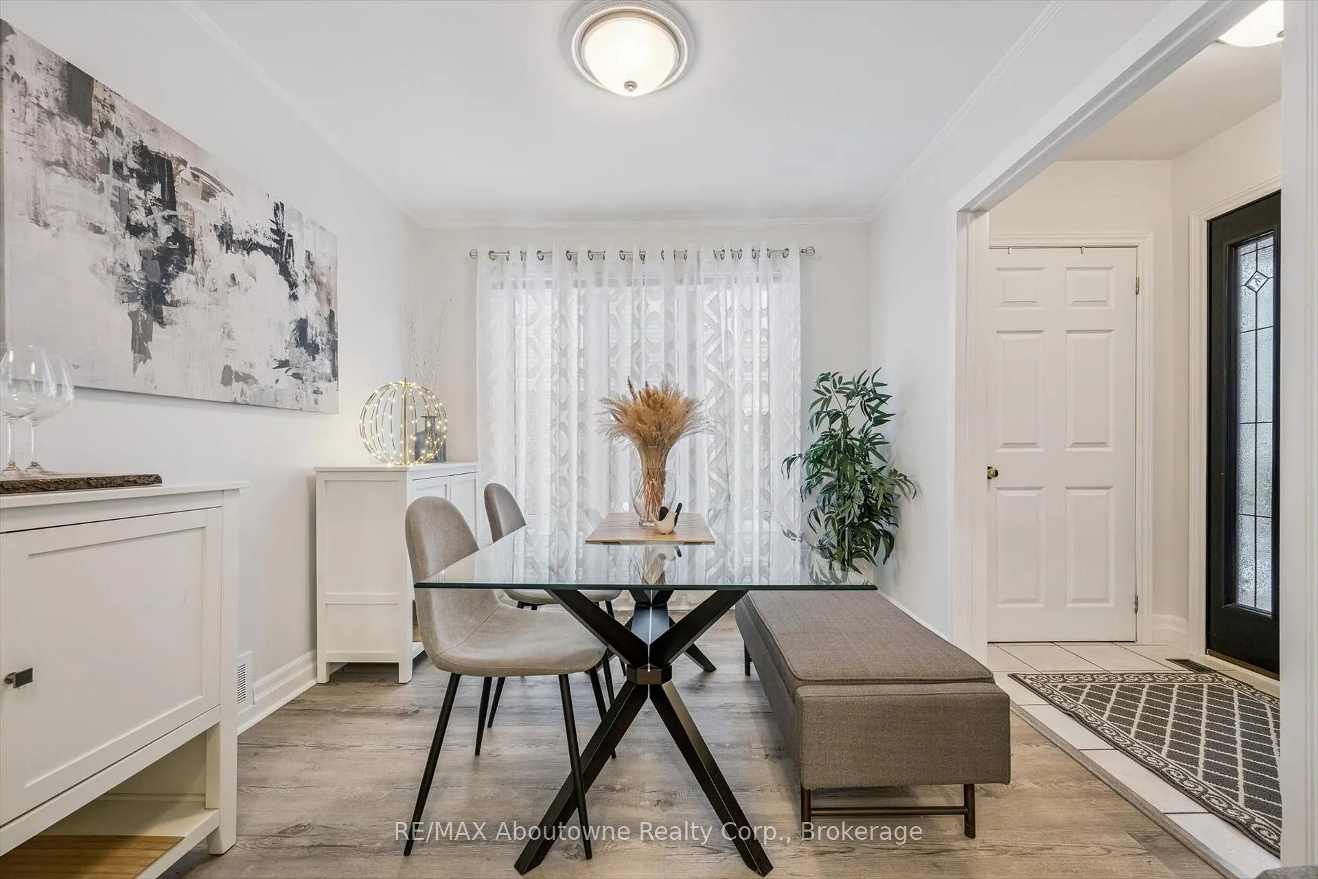 Photo 8 of 637 Lomond Crescent, Burlington, Shoreacres — HOMEH
