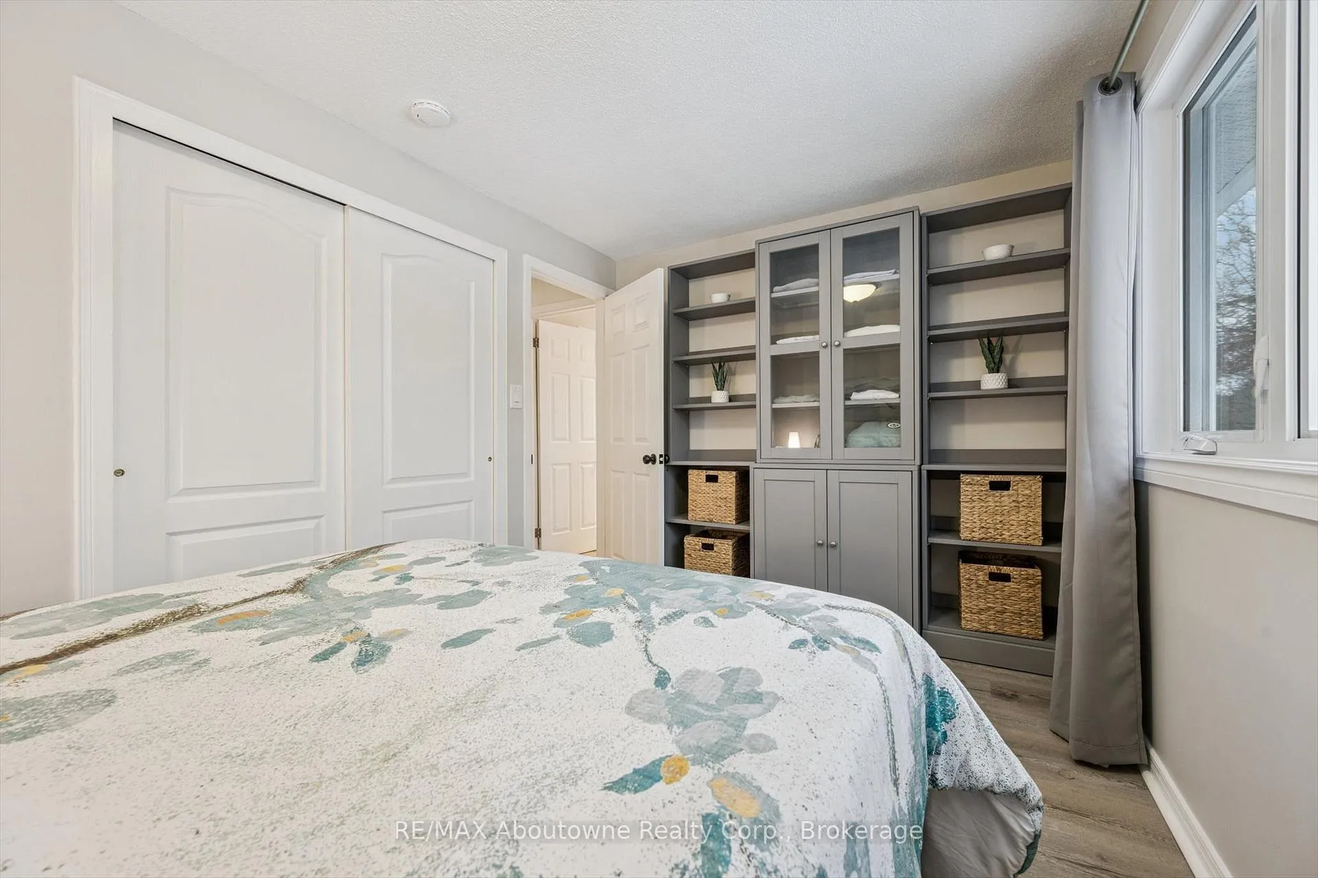 Photo 14 of 637 Lomond Crescent, Burlington, Shoreacres — HOMEH