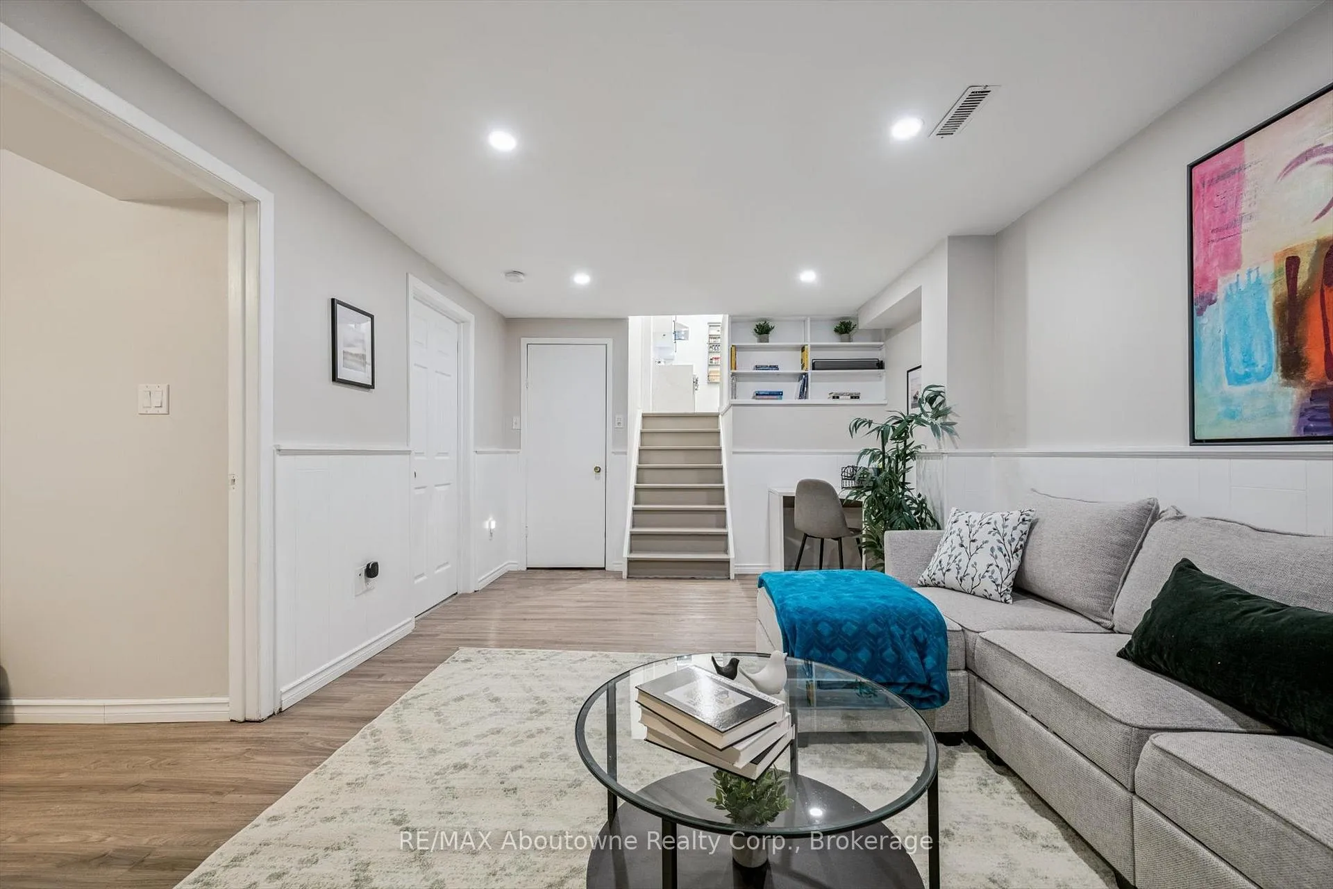 Photo 20 of 637 Lomond Crescent, Burlington, Shoreacres — HOMEH