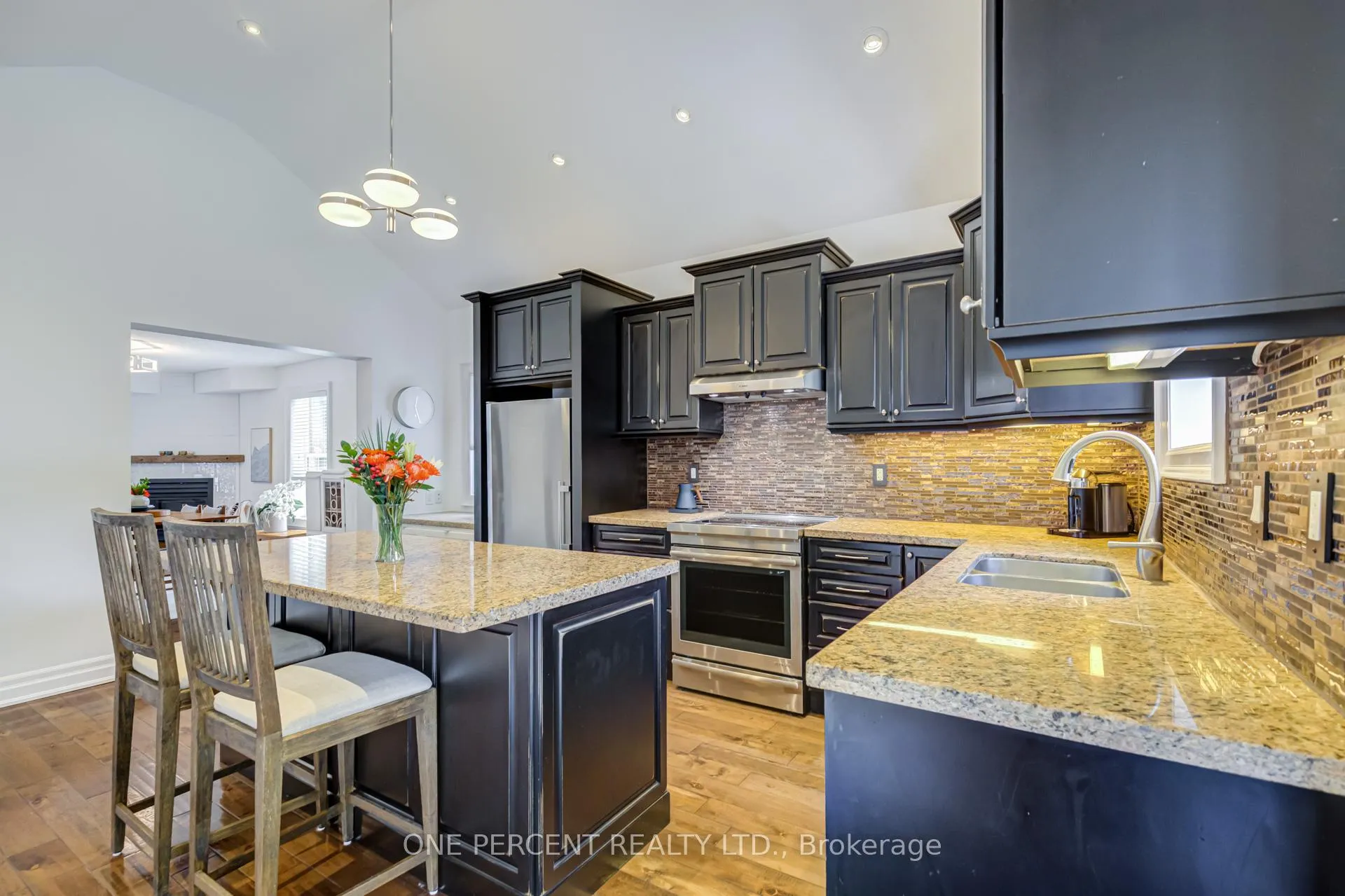 Photo 15 of 90 Toronto Street N, Uxbridge — HOMEH