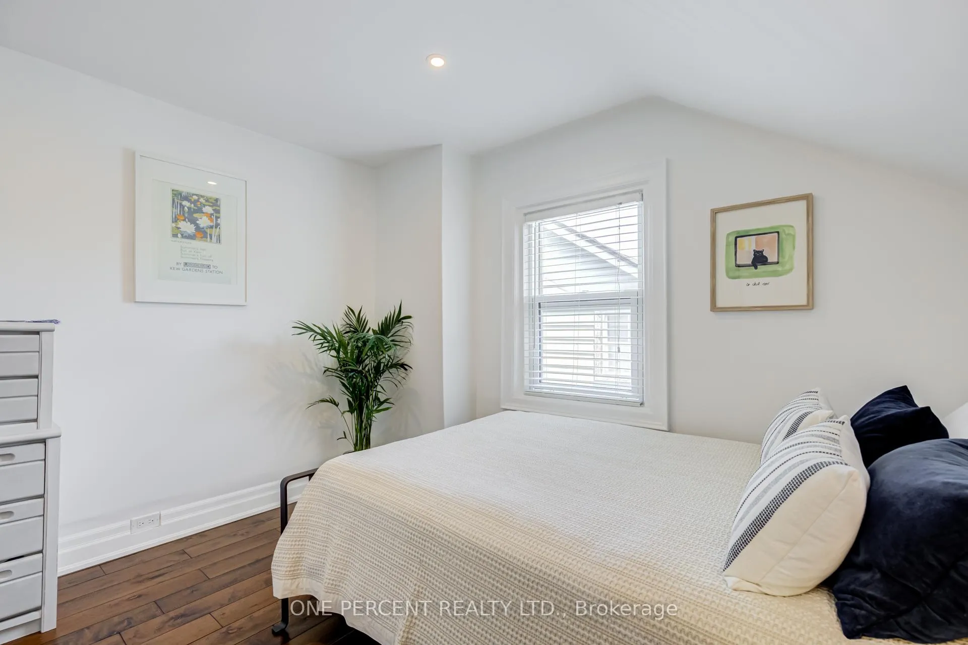 Photo 35 of 90 Toronto Street N, Uxbridge — HOMEH