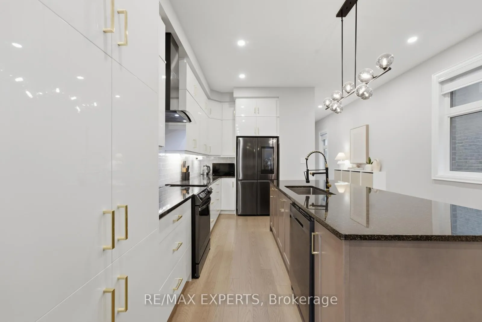 Photo 7 of 1288 Aymond Crescent W, Oakville, Joshua Meadows — HOMEH