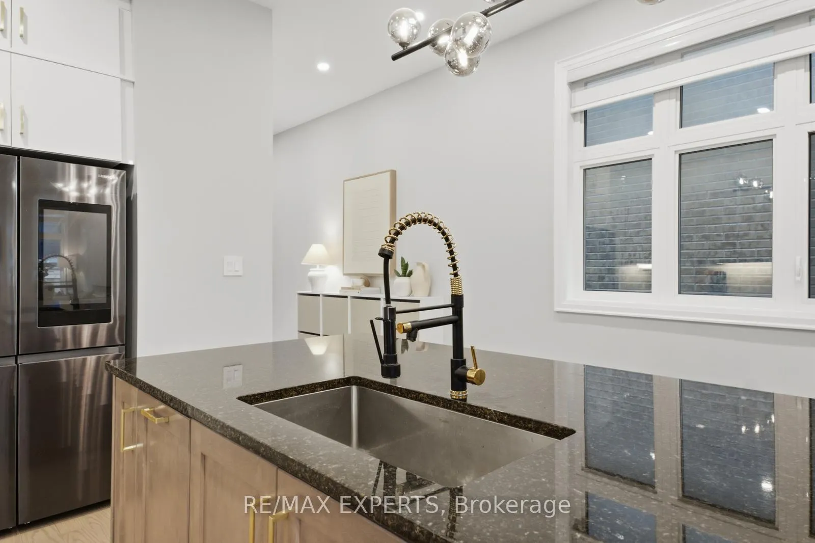 Photo 8 of 1288 Aymond Crescent W, Oakville, Joshua Meadows — HOMEH
