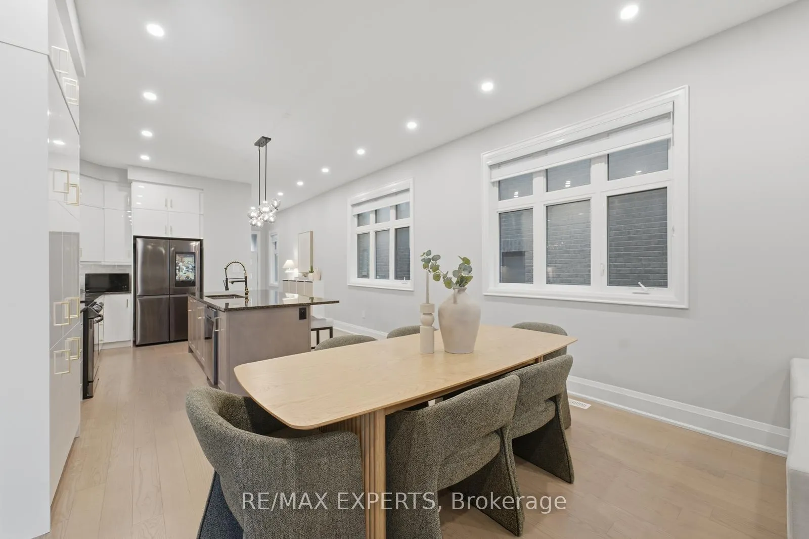 Photo 12 of 1288 Aymond Crescent W, Oakville, Joshua Meadows — HOMEH