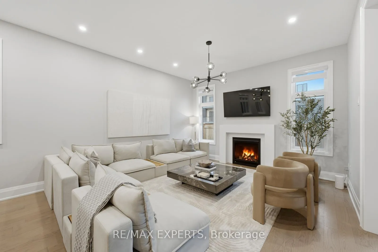 Photo 13 of 1288 Aymond Crescent W, Oakville, Joshua Meadows — HOMEH