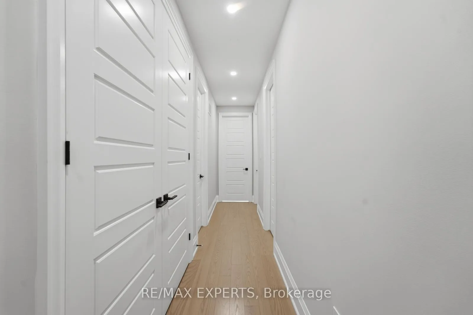 Photo 21 of 1288 Aymond Crescent W, Oakville, Joshua Meadows — HOMEH