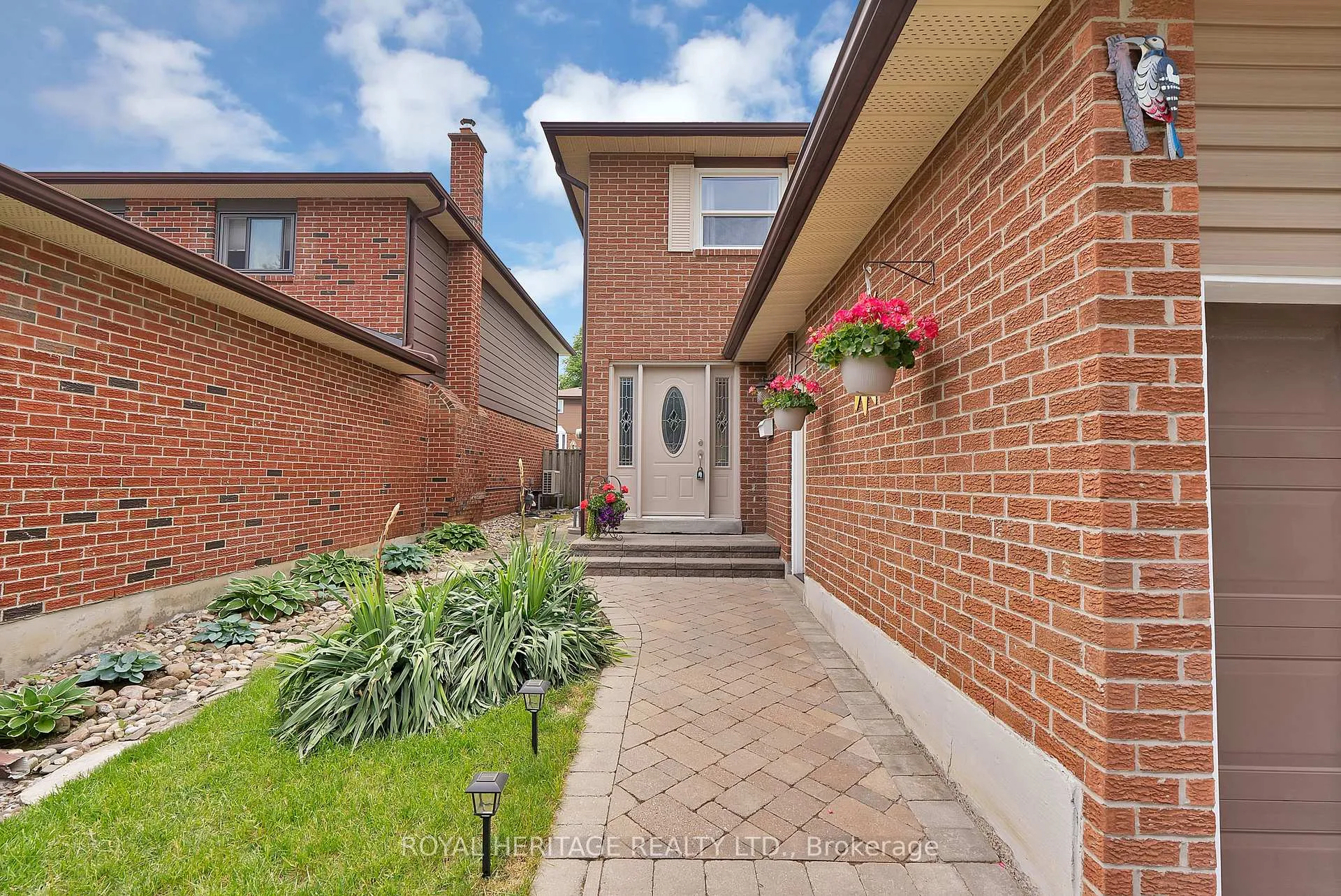 Photo 2 of 1235 Cedarcroft Crescent, Pickering, Liverpool — HOMEH
