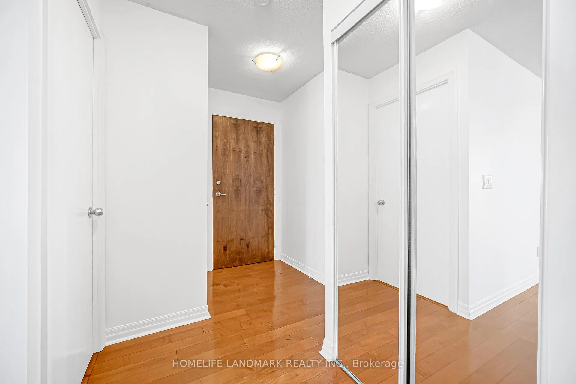 Photo 8 of Unit 901, 16 Yonge Street, Toronto, Waterfront Communities — HOMEH
