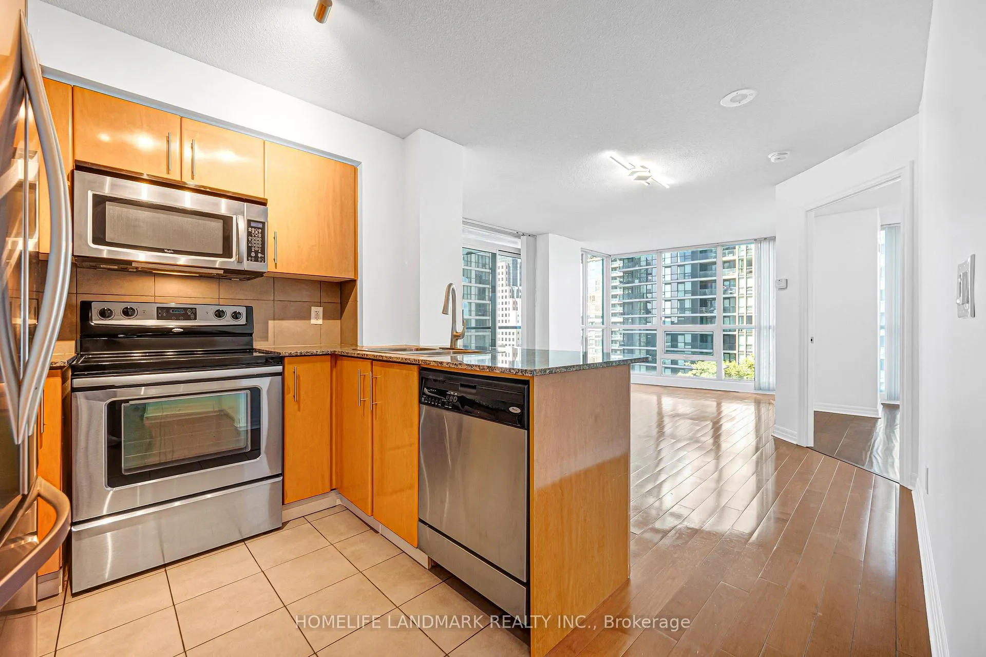 Photo 11 of Unit 901, 16 Yonge Street, Toronto, Waterfront Communities — HOMEH