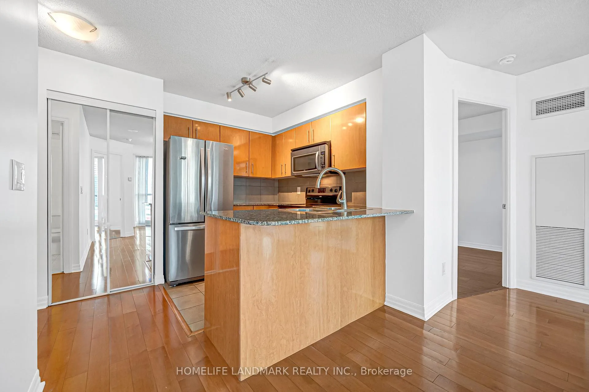 Photo 12 of Unit 901, 16 Yonge Street, Toronto, Waterfront Communities — HOMEH