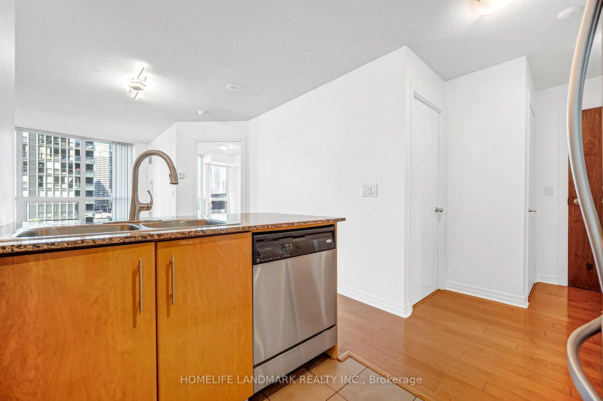 Photo 13 of Unit 901, 16 Yonge Street, Toronto, Waterfront Communities — HOMEH