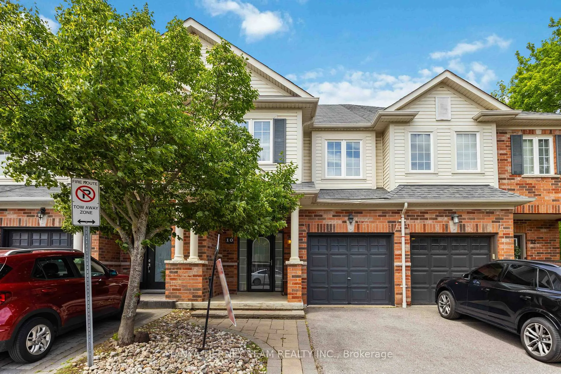 Photo 2 of 10 Ramona Way, Whitby, Brooklin — HOMEH