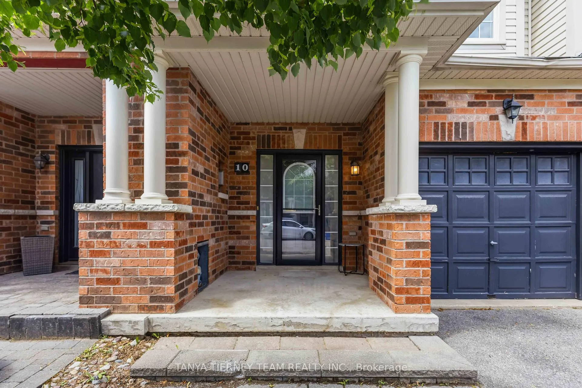 Photo 3 of 10 Ramona Way, Whitby, Brooklin — HOMEH