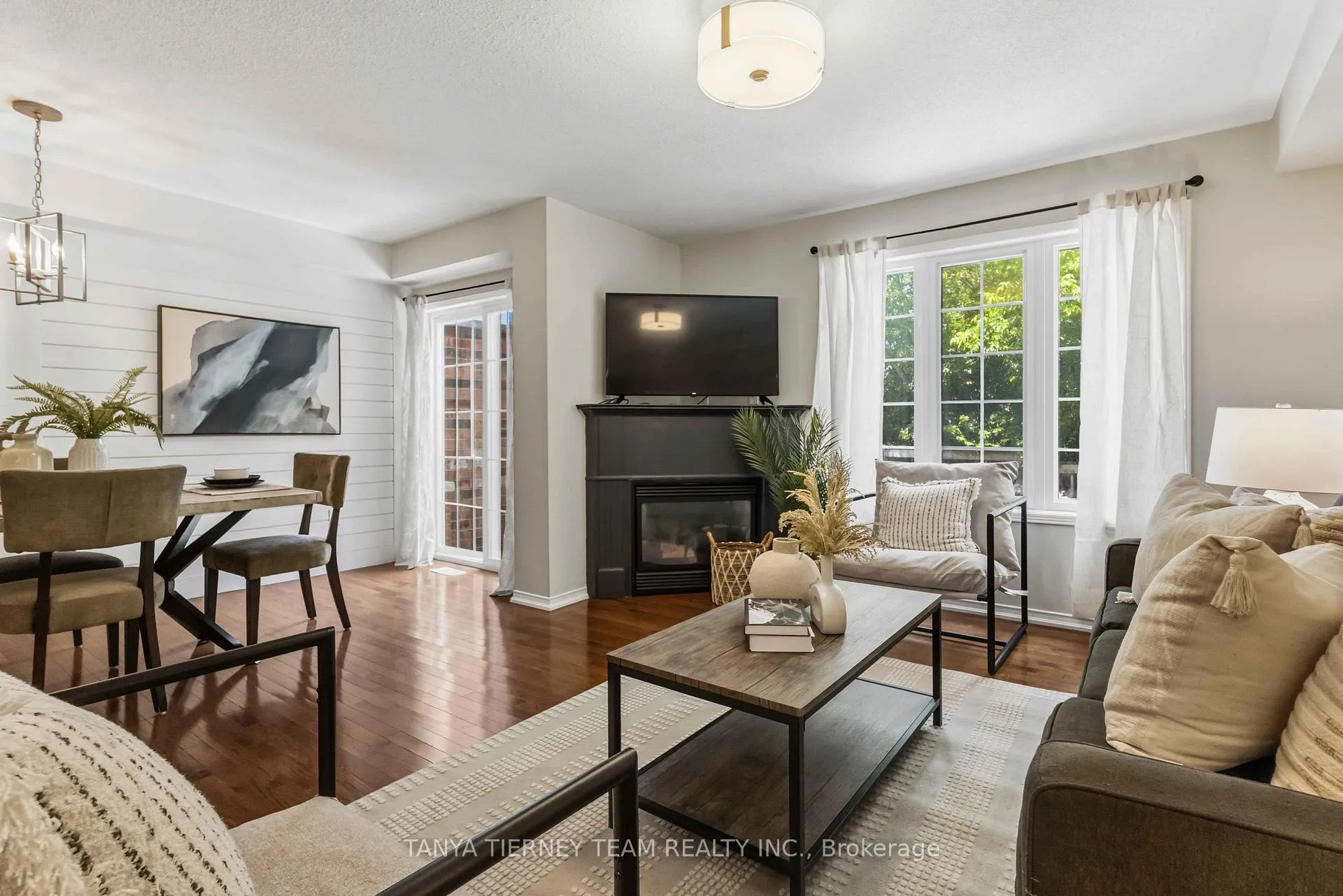Photo 11 of 10 Ramona Way, Whitby, Brooklin — HOMEH