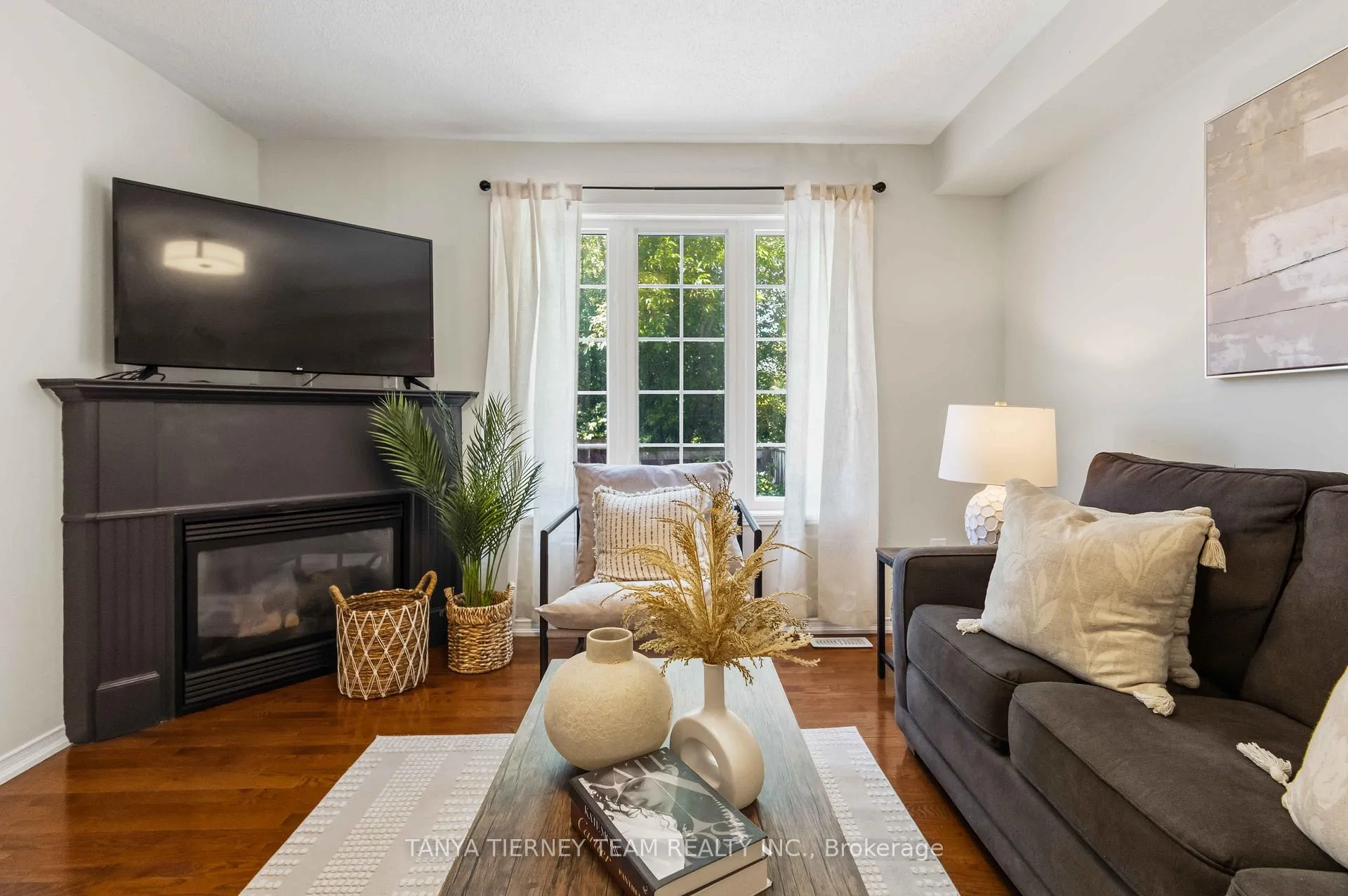 Photo 12 of 10 Ramona Way, Whitby, Brooklin — HOMEH