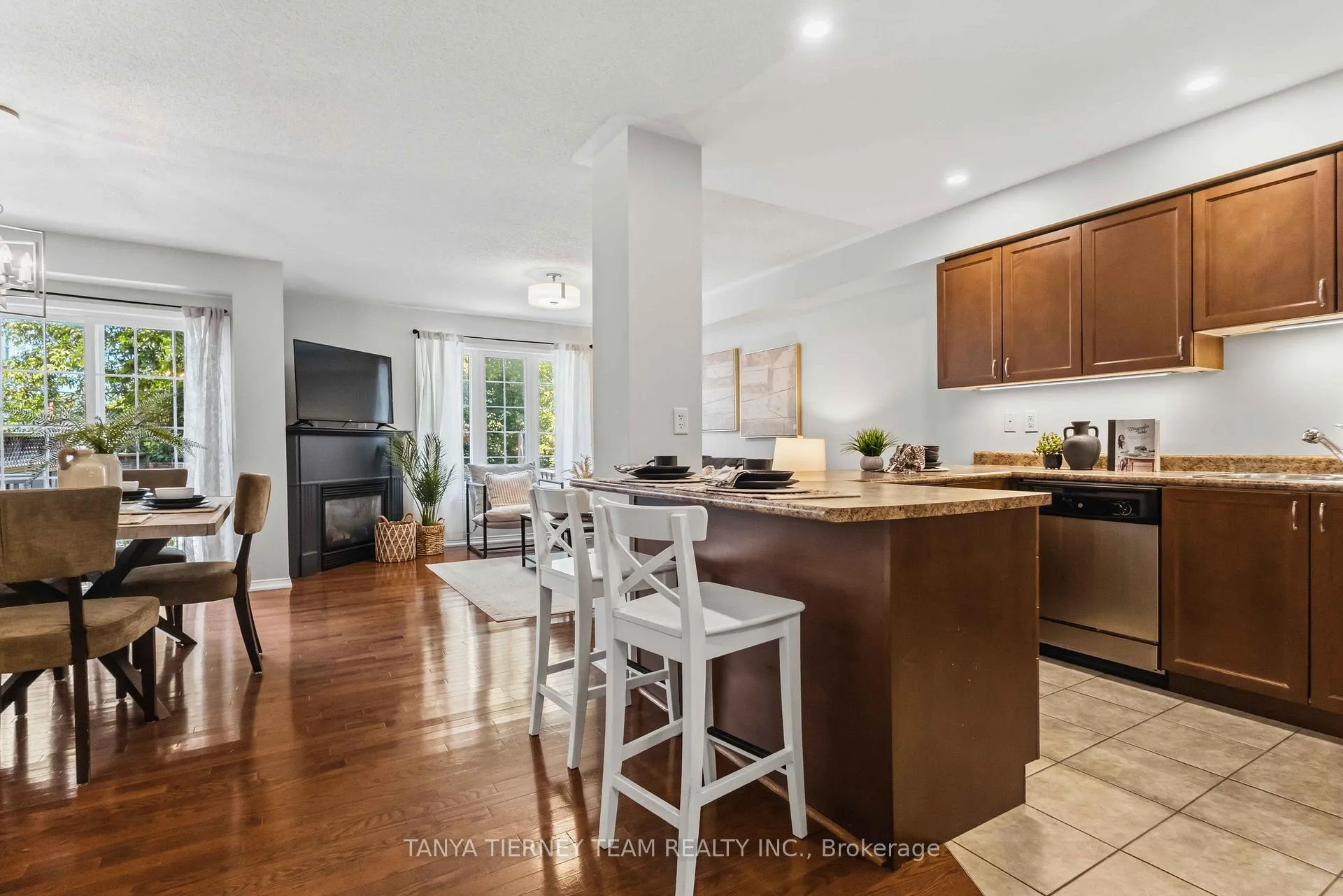 Photo 17 of 10 Ramona Way, Whitby, Brooklin — HOMEH
