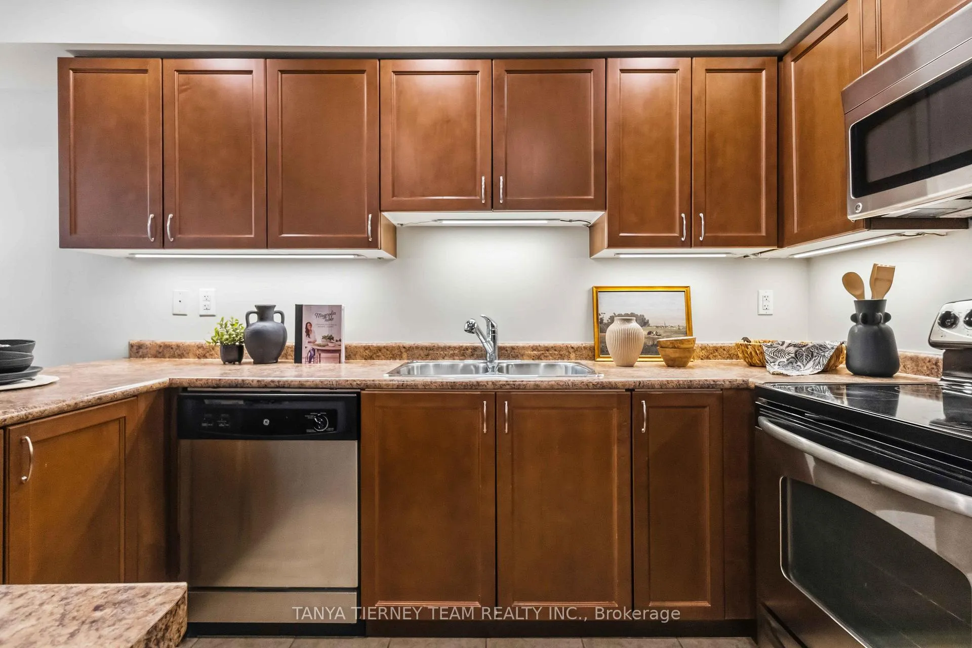 Photo 19 of 10 Ramona Way, Whitby, Brooklin — HOMEH