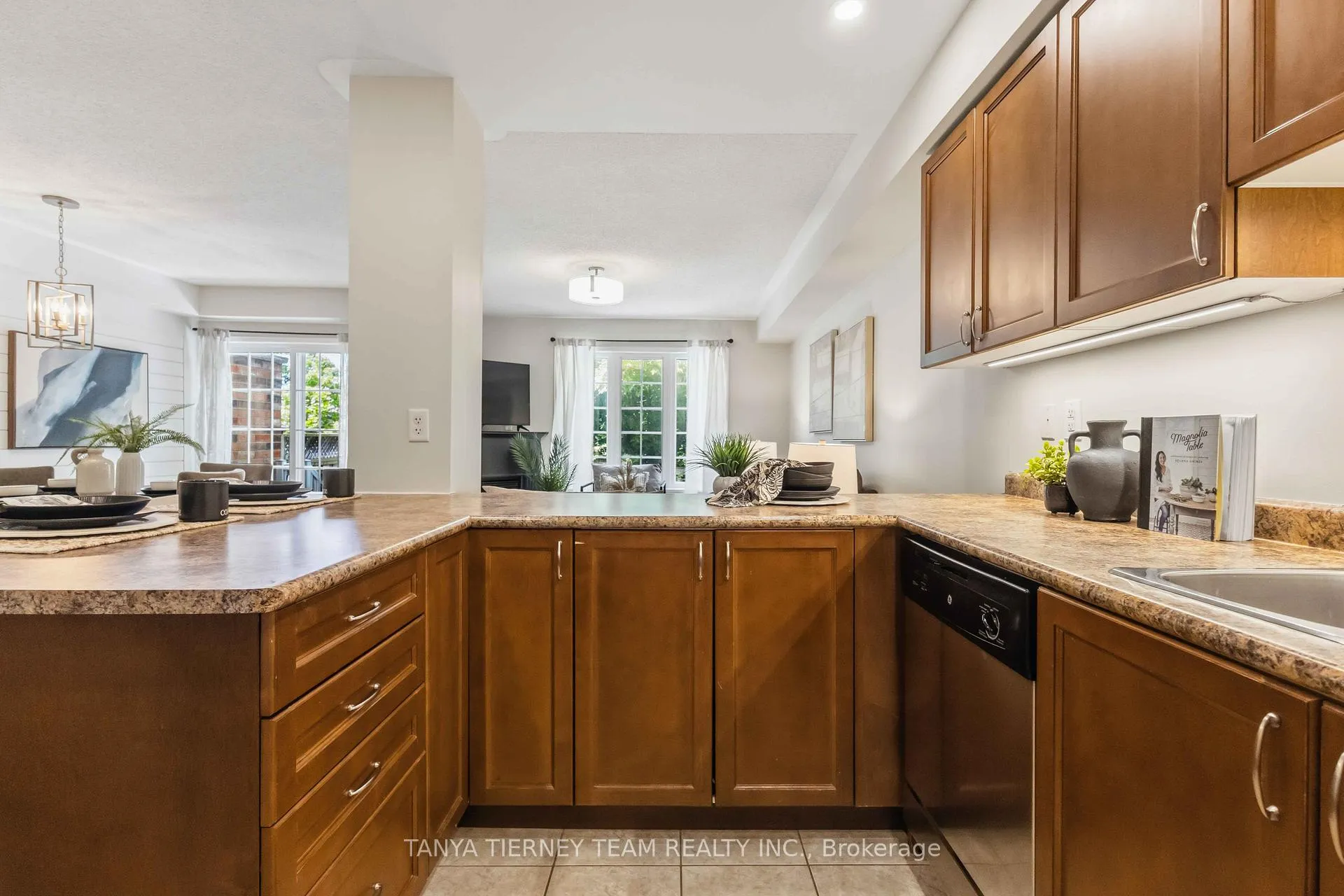 Photo 20 of 10 Ramona Way, Whitby, Brooklin — HOMEH