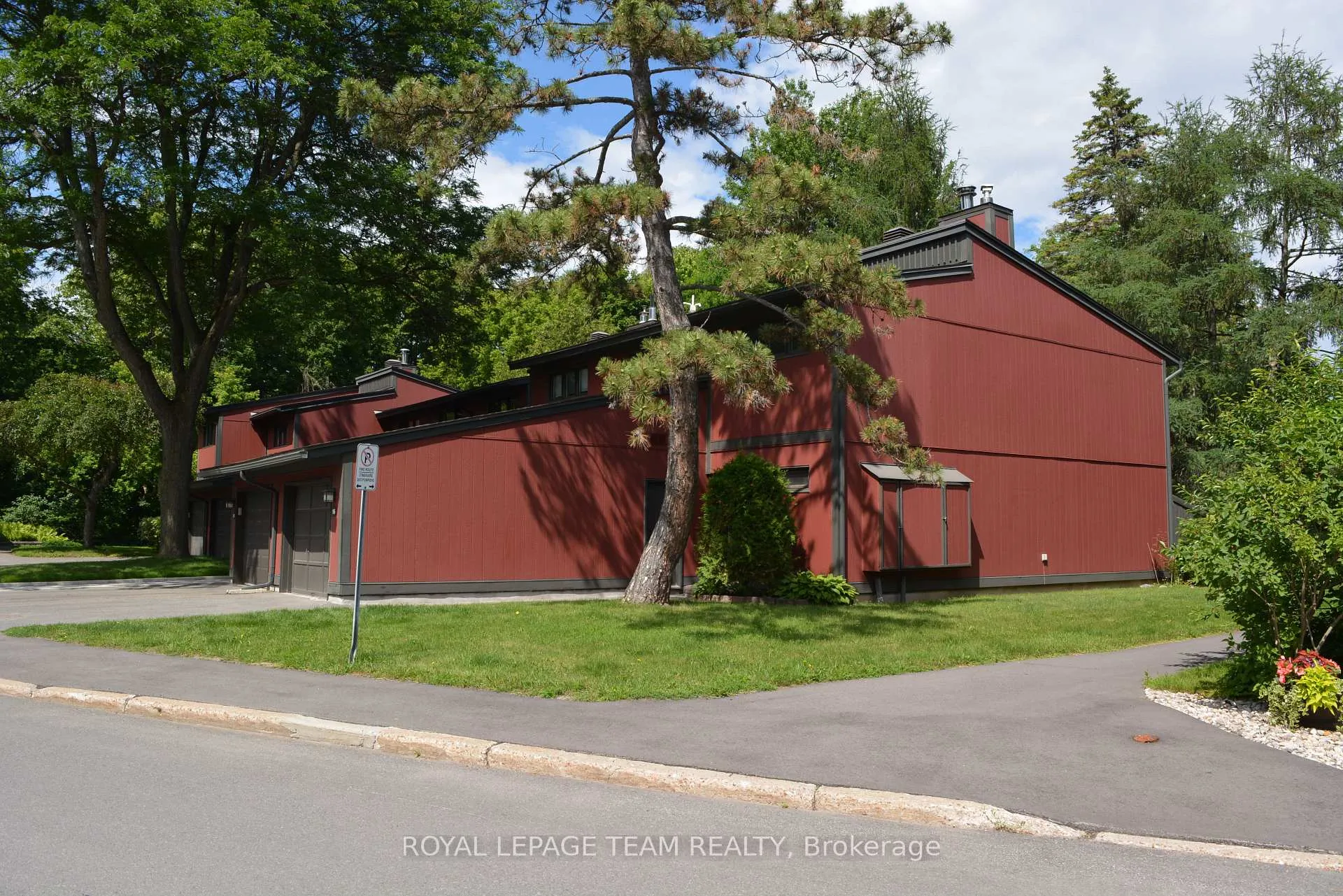 Photo 2 of Unit 16, 280 Mcclellan Road, Ottawa, Arlington Woods — HOMEH