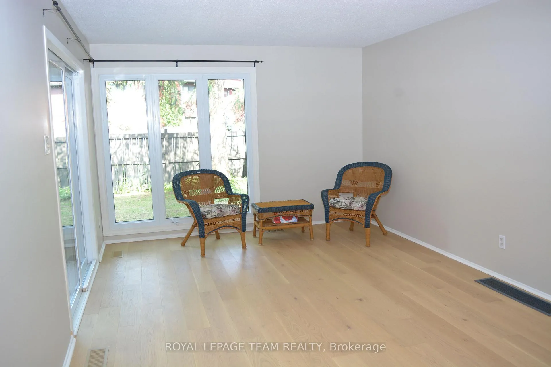 Photo 6 of Unit 16, 280 Mcclellan Road, Ottawa, Arlington Woods — HOMEH