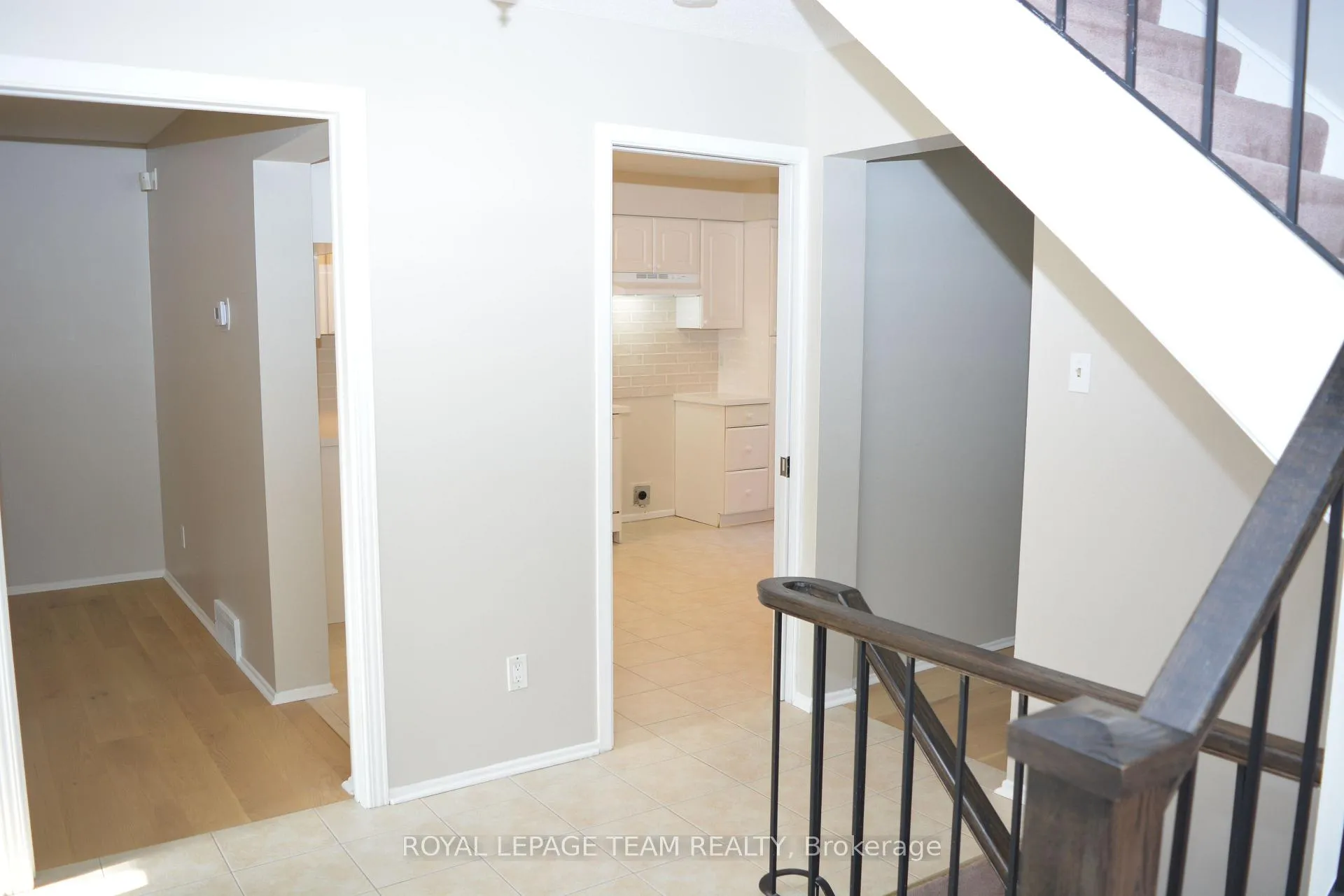 Photo 7 of Unit 16, 280 Mcclellan Road, Ottawa, Arlington Woods — HOMEH