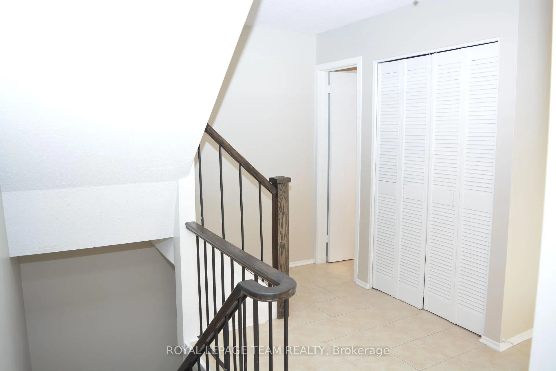 Photo 8 of Unit 16, 280 Mcclellan Road, Ottawa, Arlington Woods — HOMEH