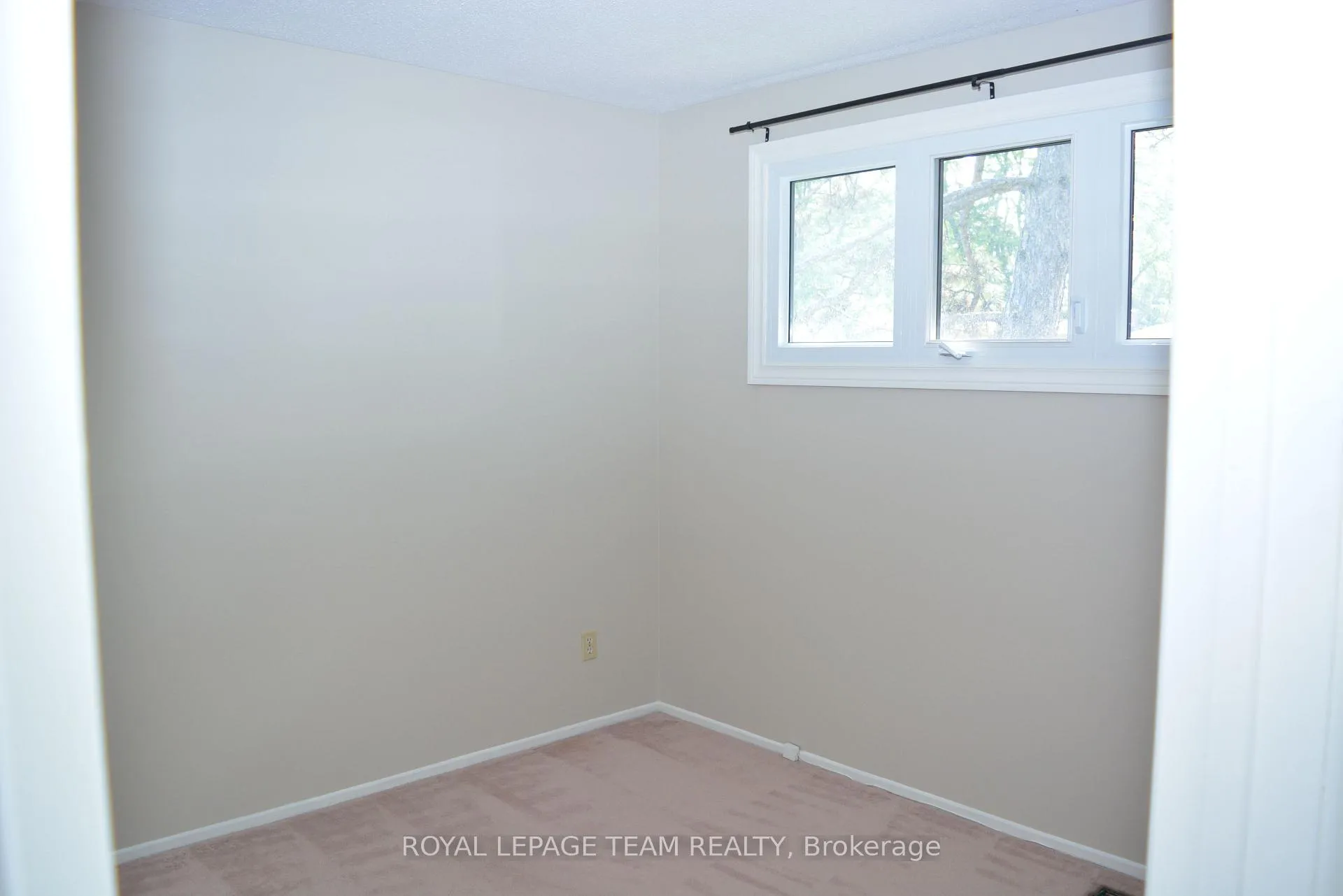 Photo 12 of Unit 16, 280 Mcclellan Road, Ottawa, Arlington Woods — HOMEH