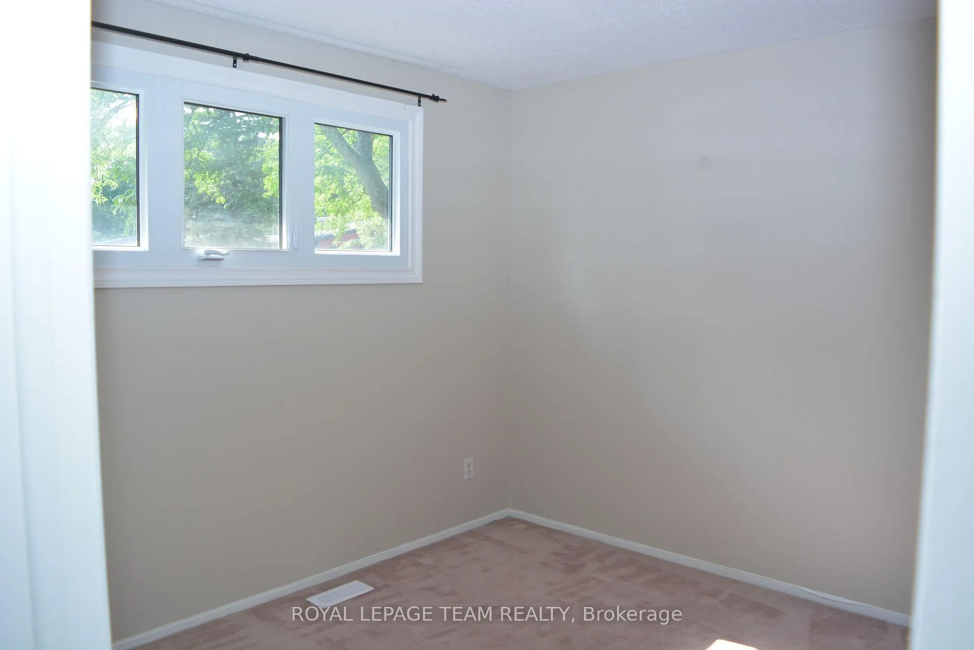 Photo 13 of Unit 16, 280 Mcclellan Road, Ottawa, Arlington Woods — HOMEH