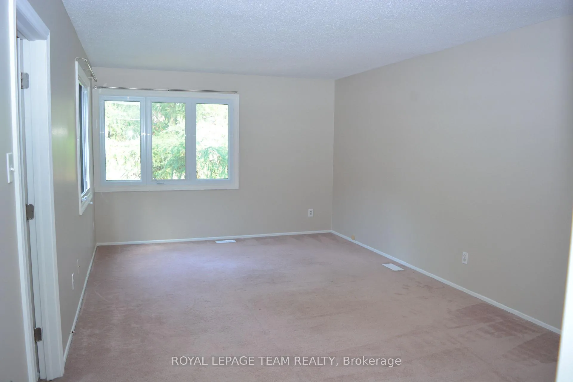 Photo 14 of Unit 16, 280 Mcclellan Road, Ottawa, Arlington Woods — HOMEH