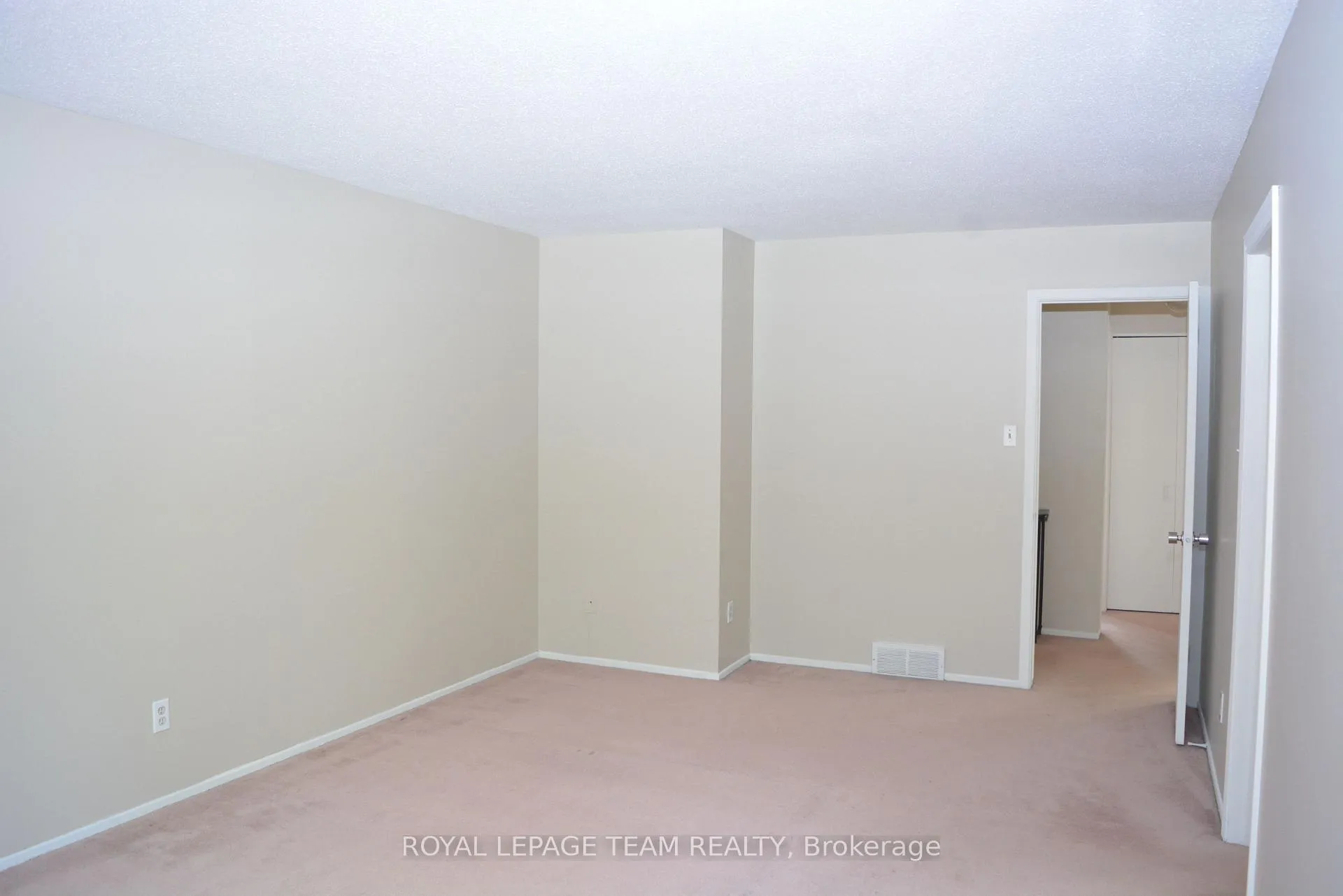 Photo 15 of Unit 16, 280 Mcclellan Road, Ottawa, Arlington Woods — HOMEH