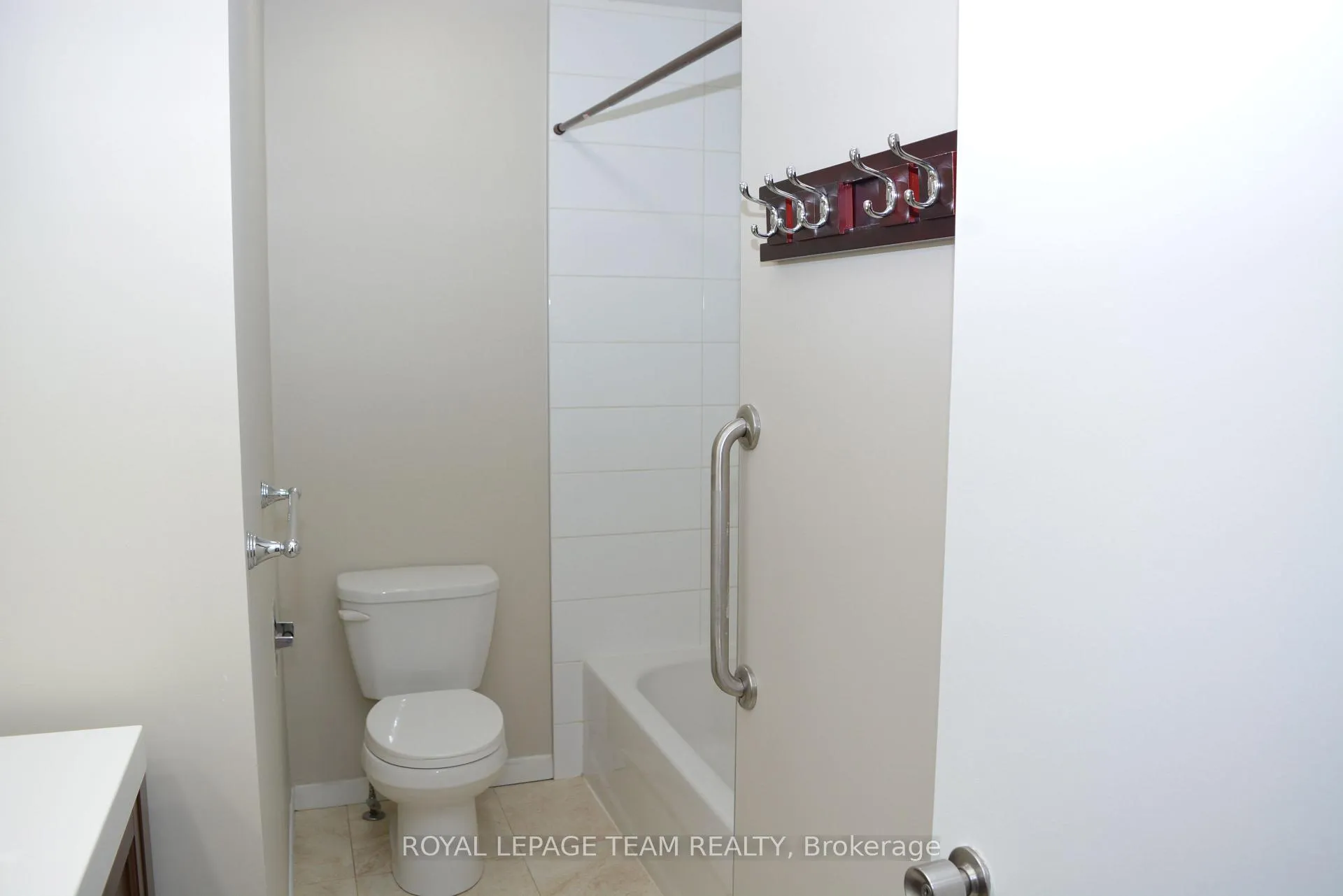 Photo 18 of Unit 16, 280 Mcclellan Road, Ottawa, Arlington Woods — HOMEH