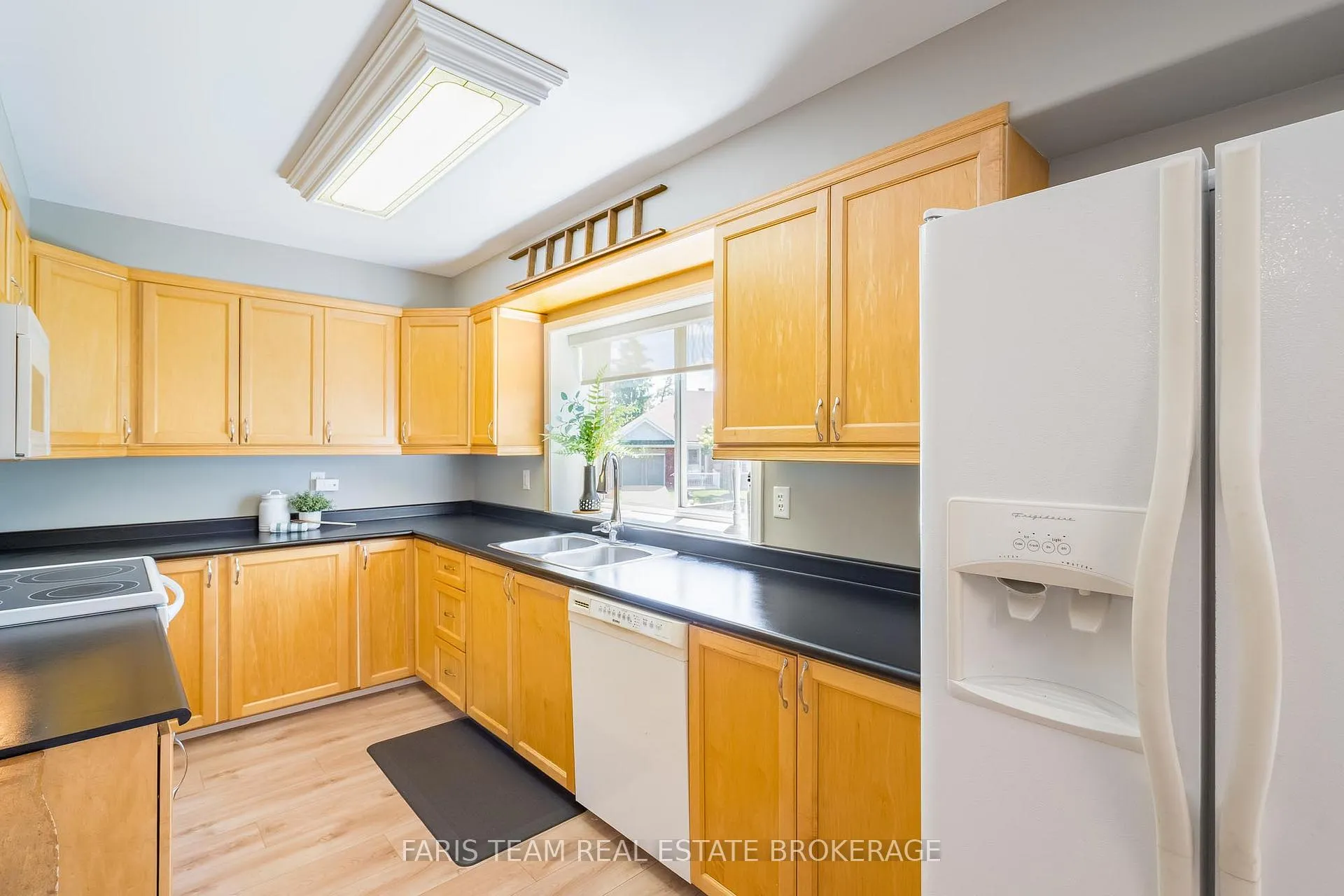 Photo 7 of Unit 13, 358 Little Avenue, Barrie, Painswick North — HOMEH