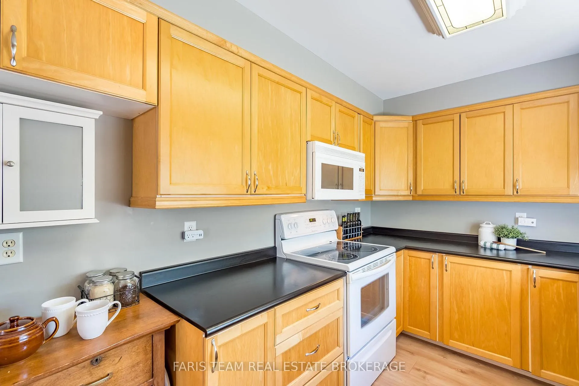 Photo 8 of Unit 13, 358 Little Avenue, Barrie, Painswick North — HOMEH