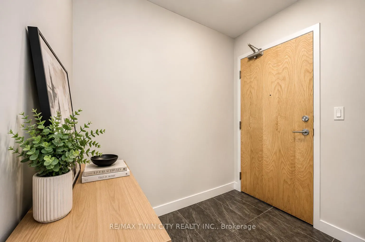 Photo 3 of Unit 409, 1 Victoria Street S, Kitchener, City Commercial Core — HOMEH